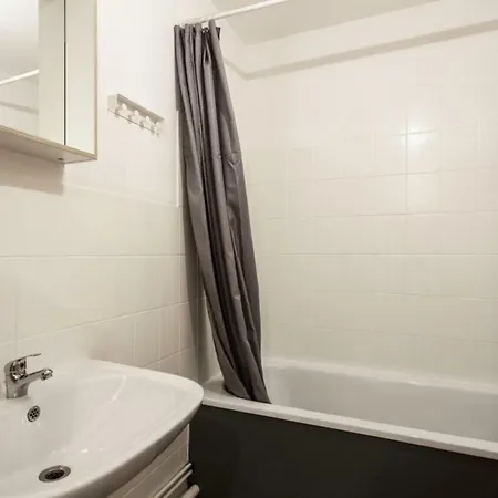 Cozy Studio Close To The Beach, Center, Station And Airport - Welkeys *