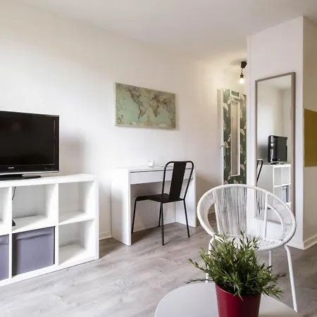 Cozy Studio Close To The Beach, Center, Station And Airport - Welkeys