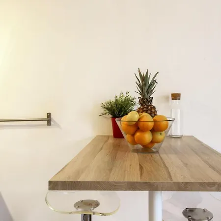 Cozy Studio Close To The Beach, Center, Station And Airport - Welkeys Apartment *